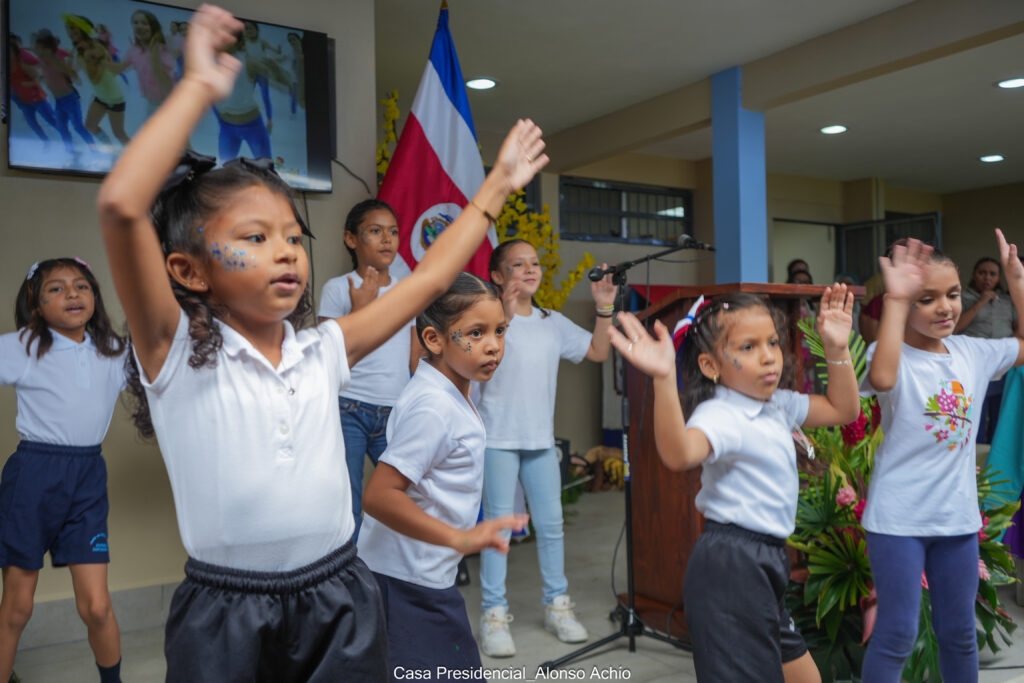 Las niñas y los niños del CEN-CINAI de Barrio La Cruz